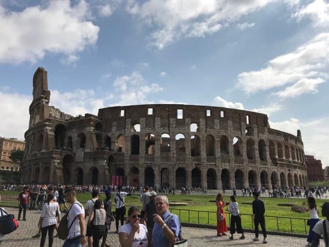 イタリアのローマといえばコロッセオ！！ここで争いが起こっていたのか？？よく知らんけど（笑）